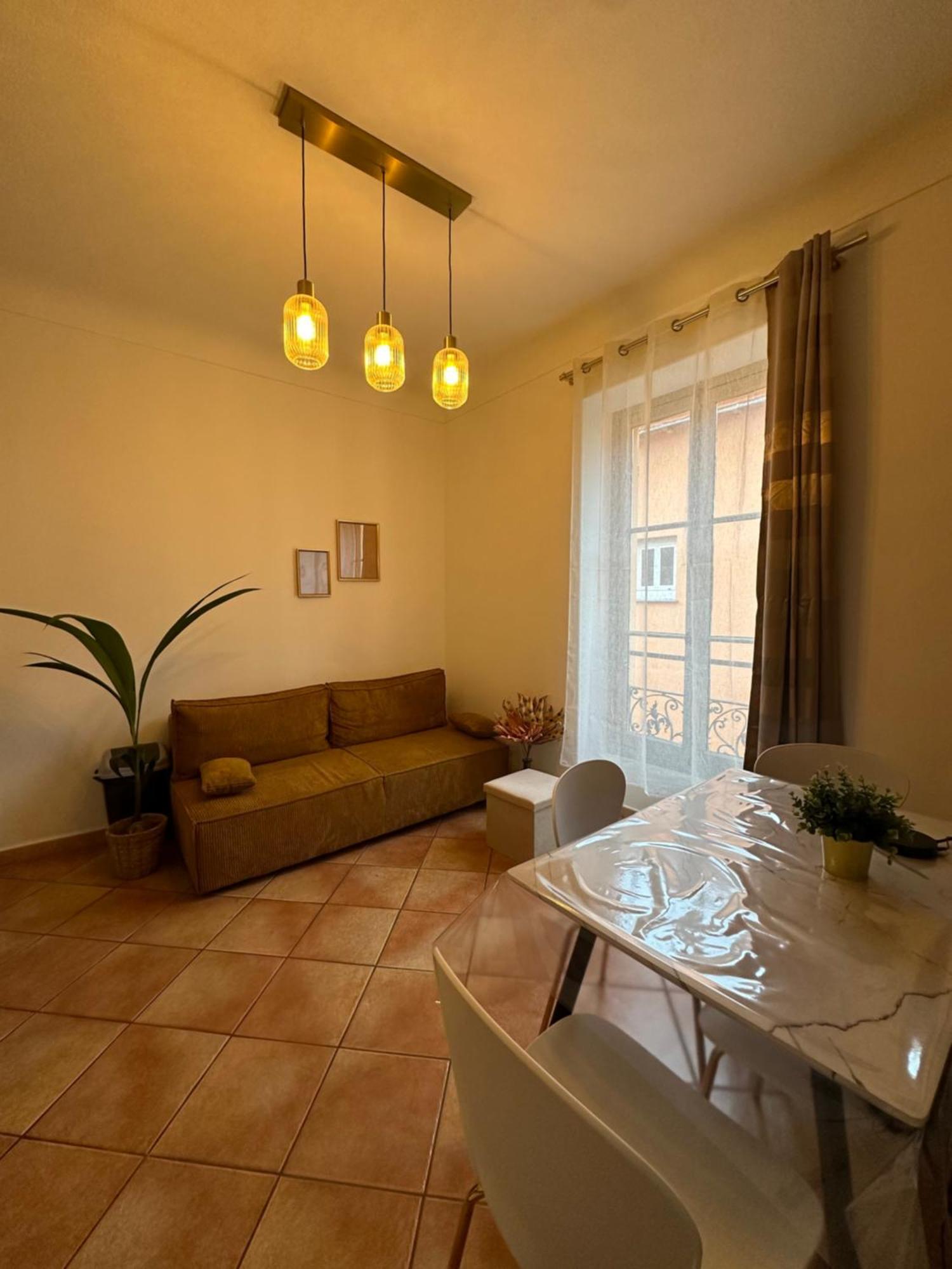 Villarey - In Apartment *